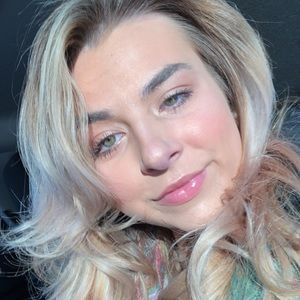 Meet your Posher, Rebeka